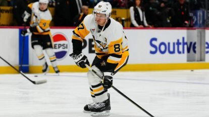 Nathan MacKinnon Leads Avalanche Past Penguins 5-2 Nathan MacKinnon Leads Avalanche Past Penguins 5-2