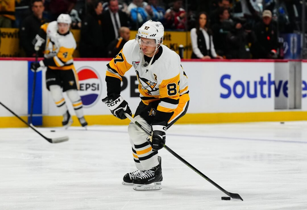 Nathan MacKinnon Leads Avalanche Past Penguins 5-2