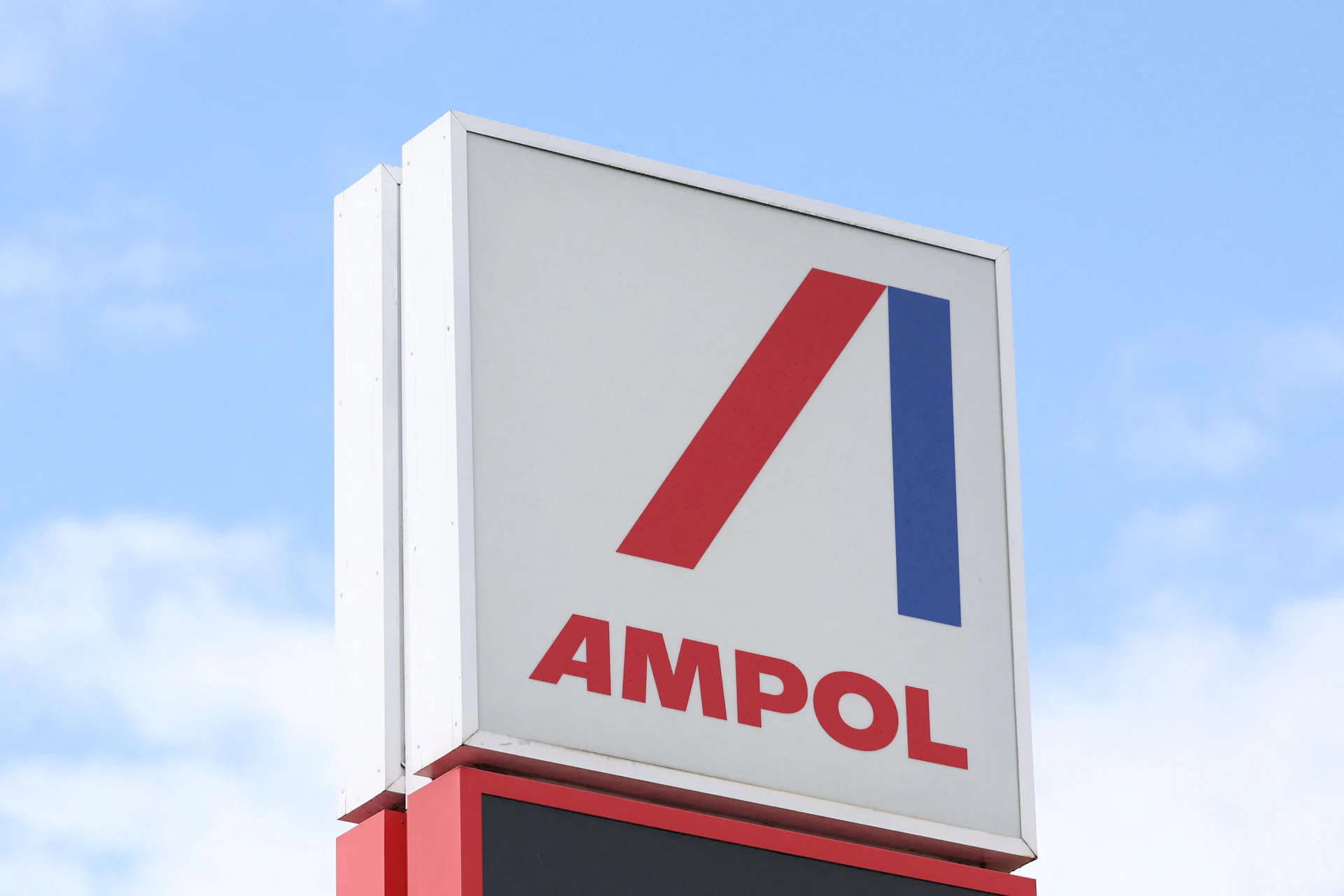 Ampol Shares Fall 7% as Refinery Maintenance Cuts Output
