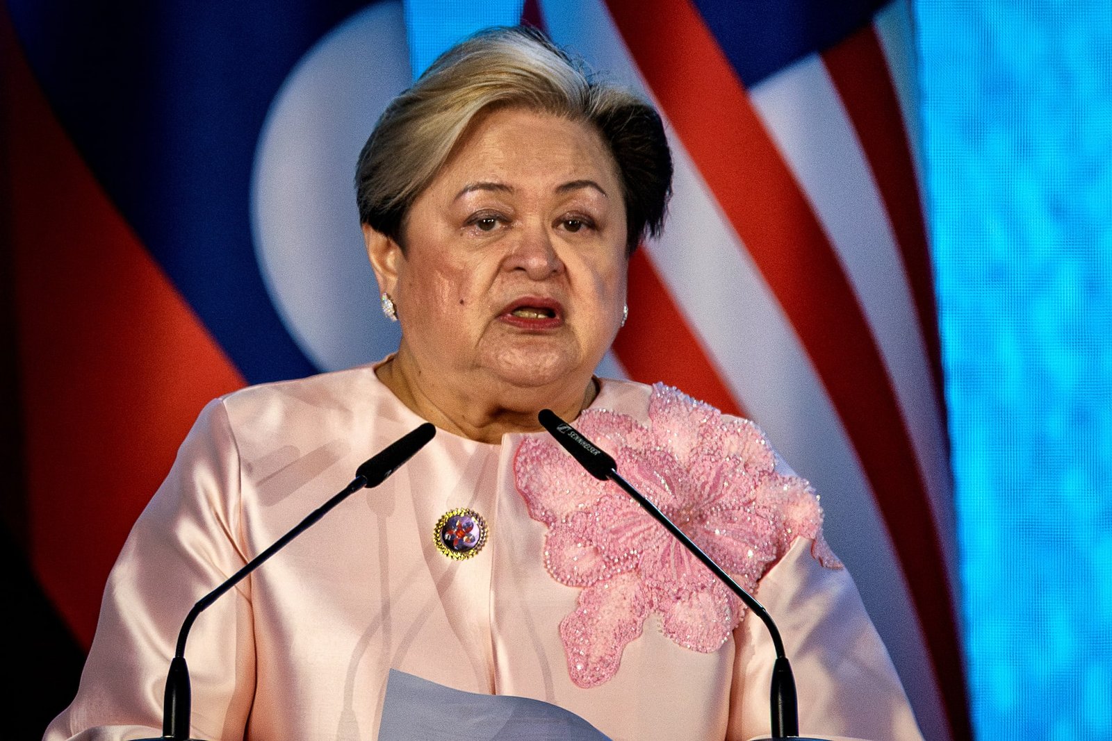 Philippines Summons Chinese Envoy Over Threatening Remarks