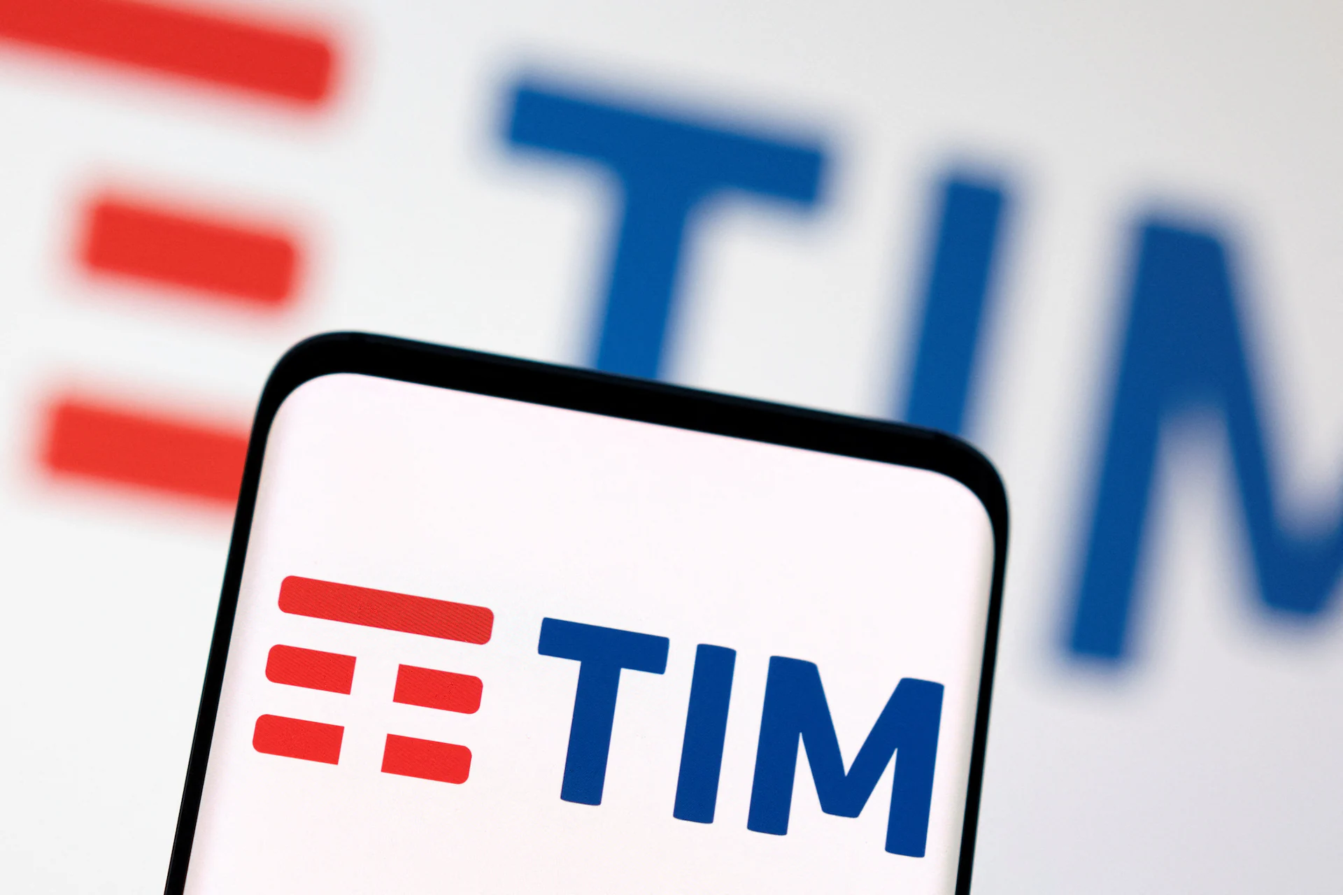 KKR Faces EU Antitrust Charges Over Telecom Italia Deal