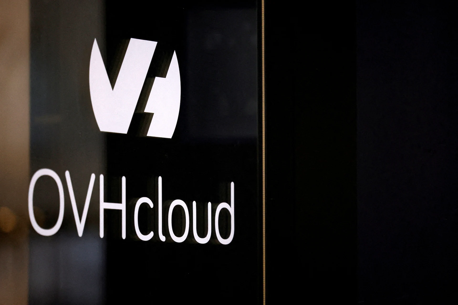 OVHcloud Achieves Positive Cash Flow, Targets 2027 Growth