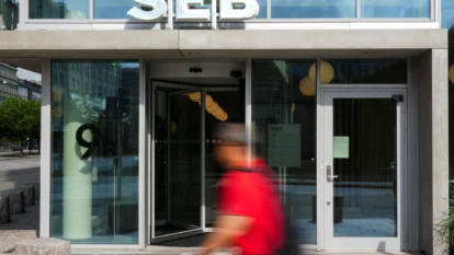 SEB Q3 Profit Misses Forecast as Buybacks Are Paused SEB Q3 Profit Misses Forecast as Buybacks Are Paused