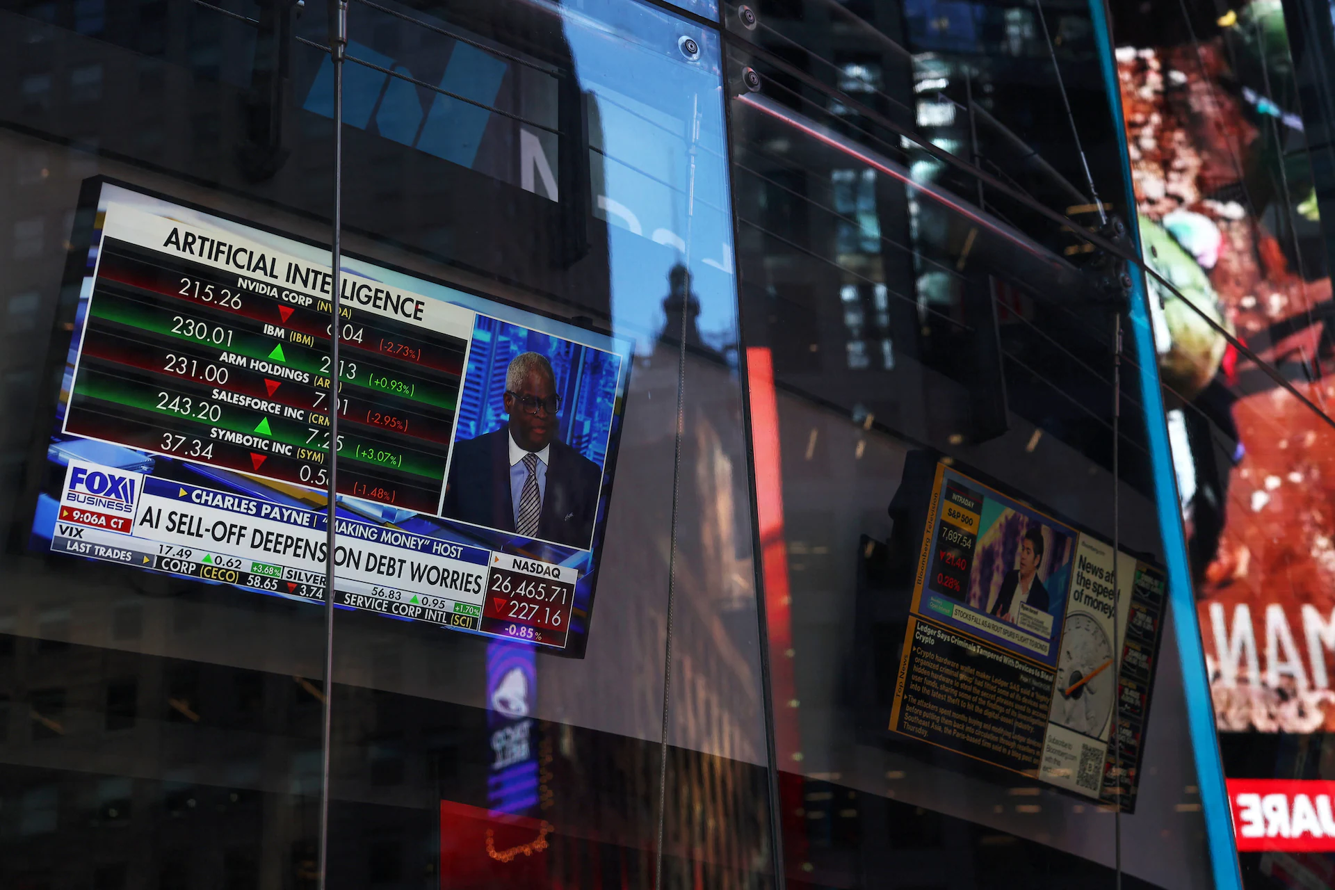 Nasdaq Futures Fall as AI Concerns and Oil Prices Rise