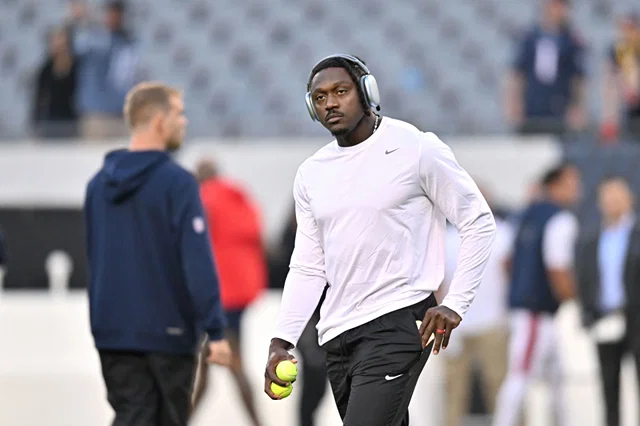 NFL Fans Rip A.J. Brown After Patriots' TNF Loss to Bears