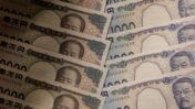 Euro Falls as Yen Gains Amid Global Market Turmoil