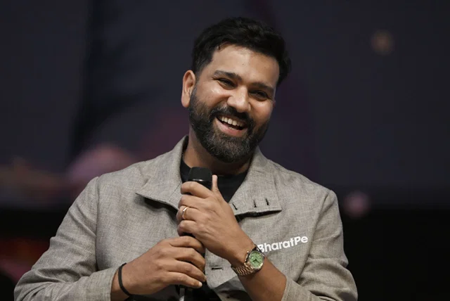 Rohit Sharma Dances With Karisma Kapoor to Bollywood Hit