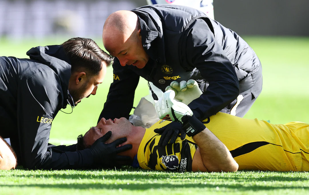 Emi Martinez Injury: Chelsea Goalkeeper Out for Weeks