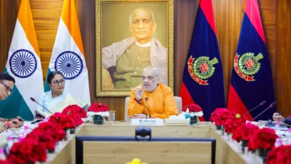 Amit Shah Reviews Delhi Police Law and Order Situation Amit Shah Reviews Delhi Police Law and Order Situation