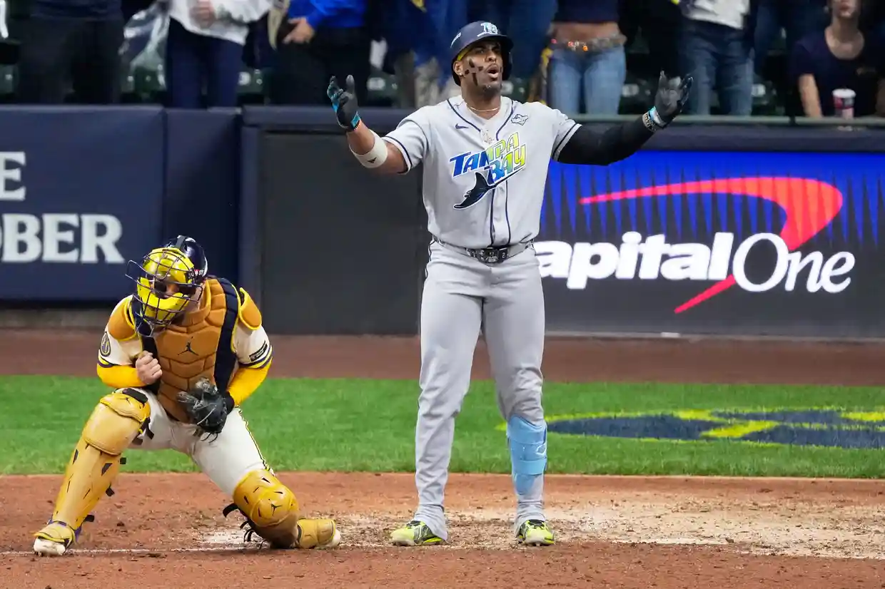 Milwaukee Brewers Beat Rays 5-4 to Lead World Series 2-0