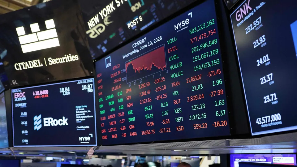 S&P 500 Falls as Nvidia, Apple Face Growing AI Spending Fears