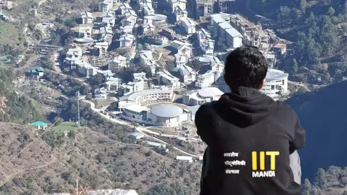 IIT Mandi Science on Wheels to Reach 50 Schools