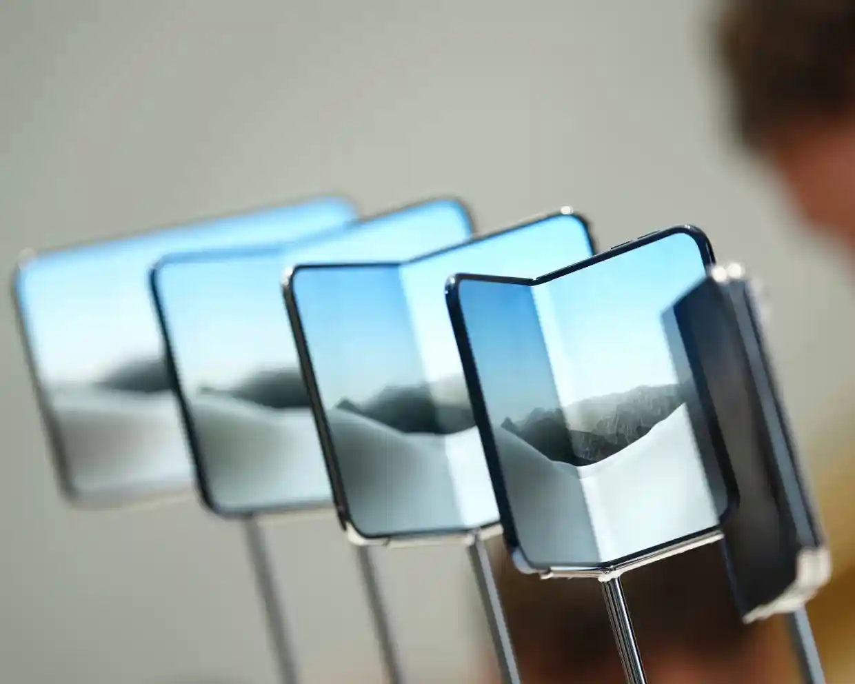 iPhone Duo Screen Cracks: Apple Confirms Display Issue