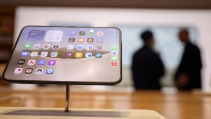 iPhone Duo Screen Failures: Is Apple's Hinge to Blame?