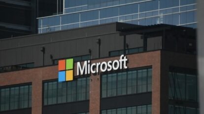 Microsoft Stock Rises 4% as Alphabet Shares Drop 10%