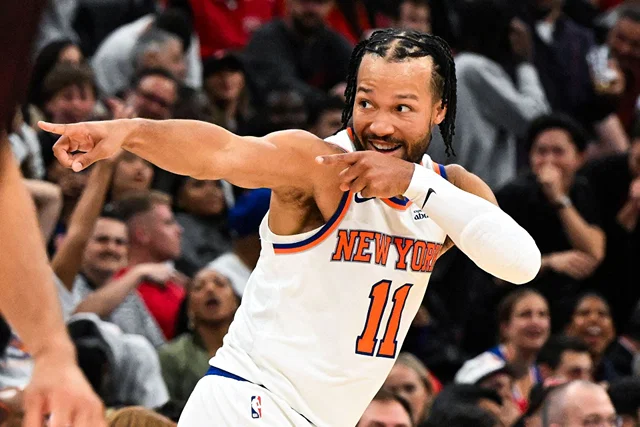 Jalen Brunson's Awkward Referee Moment Goes Viral After Loss