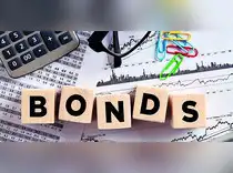 US Treasury Yields See Biggest Monthly Drop Since 2023